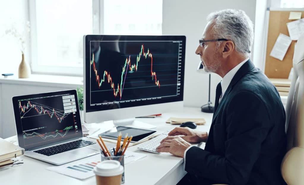 Practical Tips for Success in Swing Trading and Day Trading
